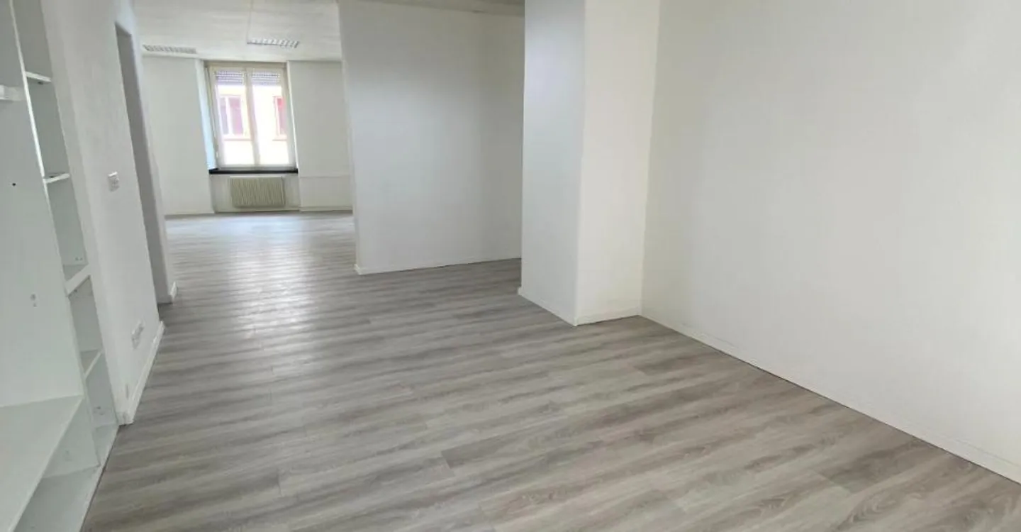 Sehr schöne Büros / Gewerbeflächen von 90 m2 in Delémont - Foto 2 von 10