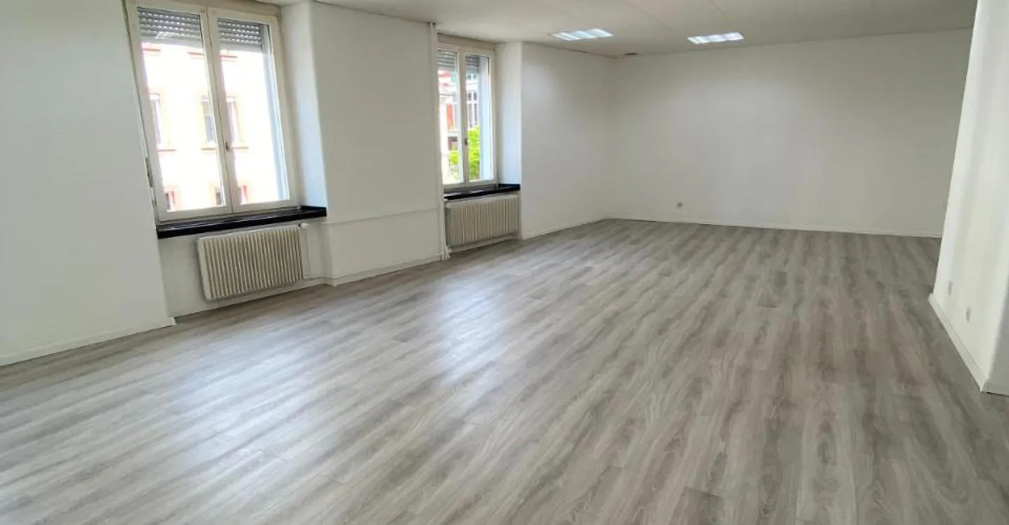 Sehr schöne Büros / Gewerbeflächen von 90 m2 in Delémont - Foto 3 von 10