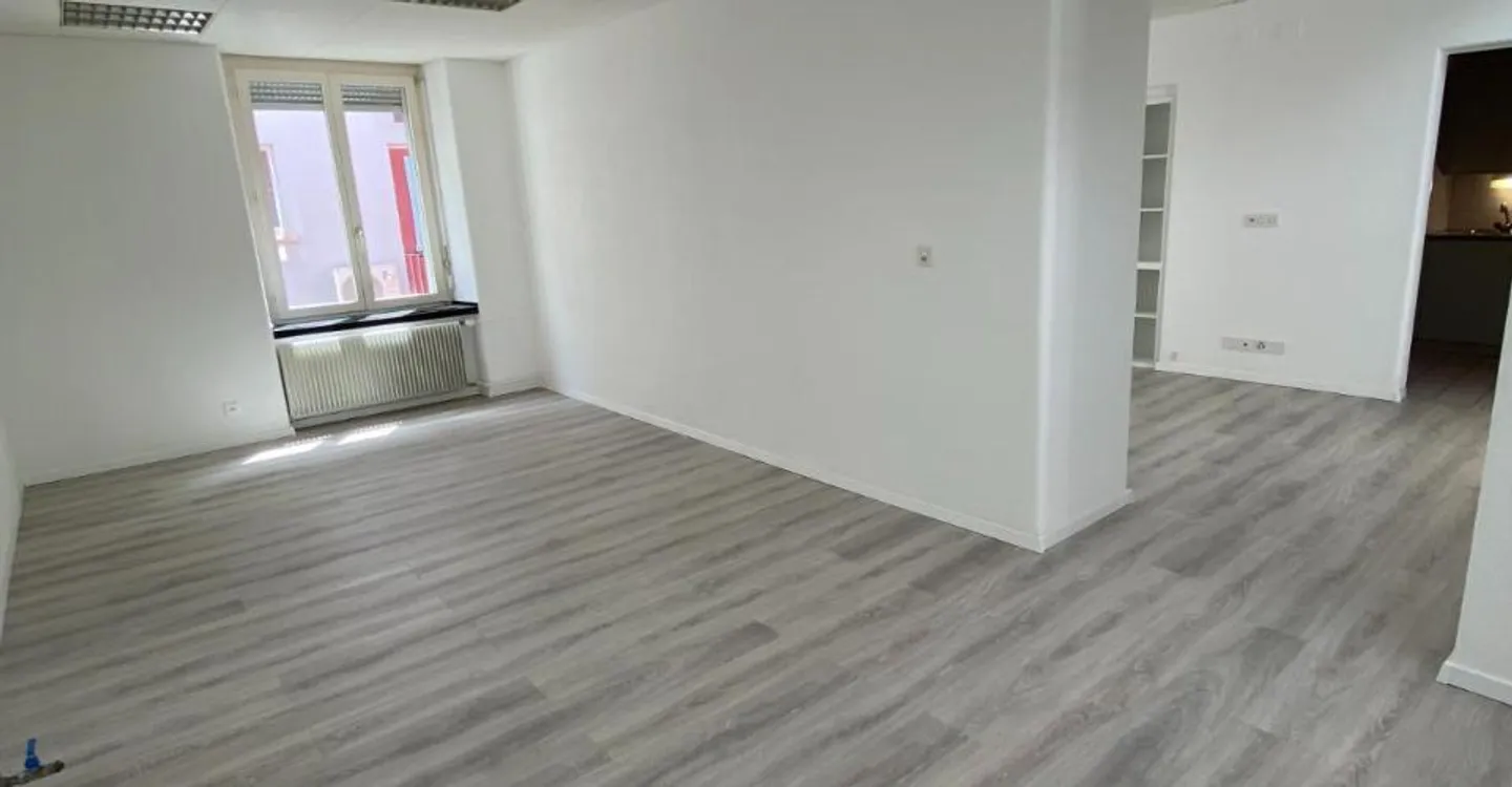 Sehr schöne Büros / Gewerbeflächen von 90 m2 in Delémont - Foto 5 von 10