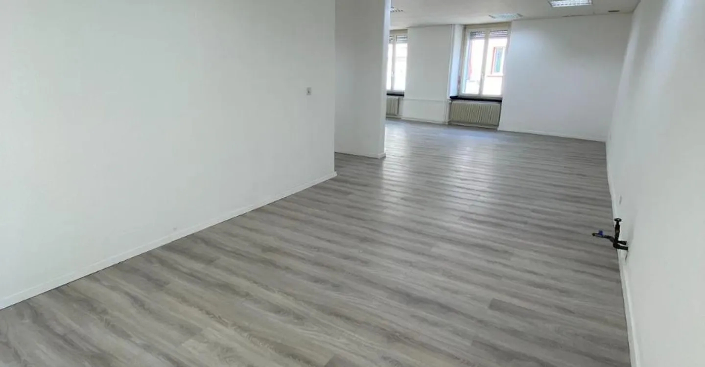 Sehr schöne Büros / Gewerbeflächen von 90 m2 in Delémont - Foto 6 von 10
