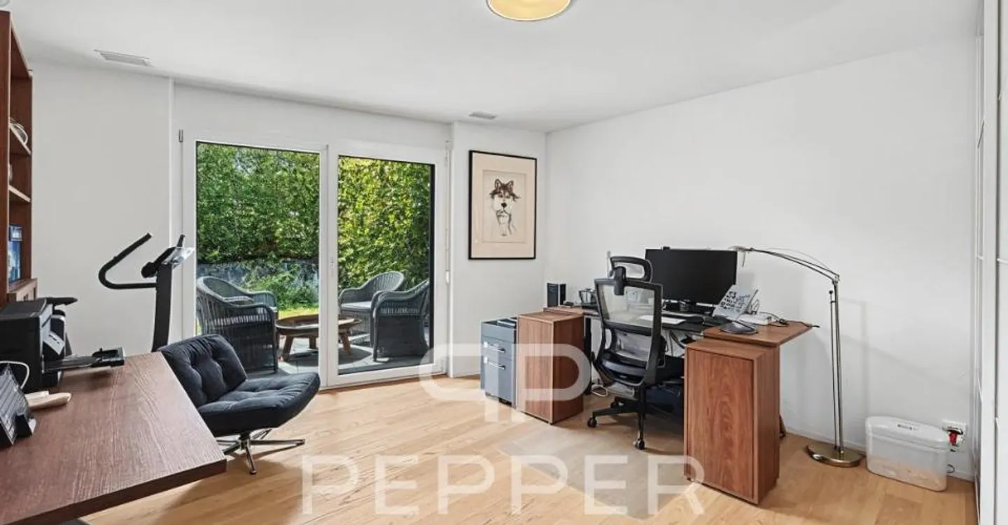 Stunning garden-level apartment with remarkable exteriors - Photo 12 of 13