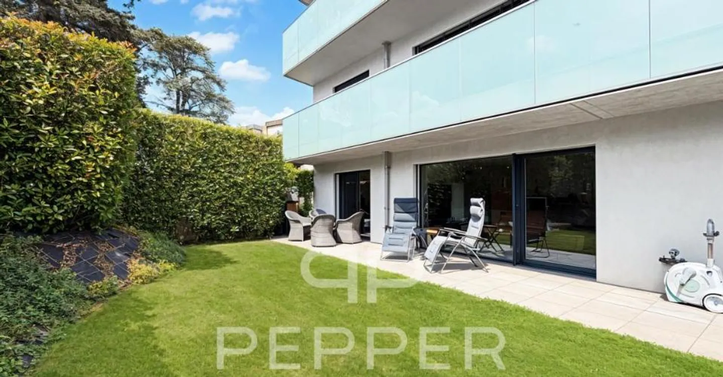 Stunning garden-level apartment with remarkable exteriors - Photo 13 of 13