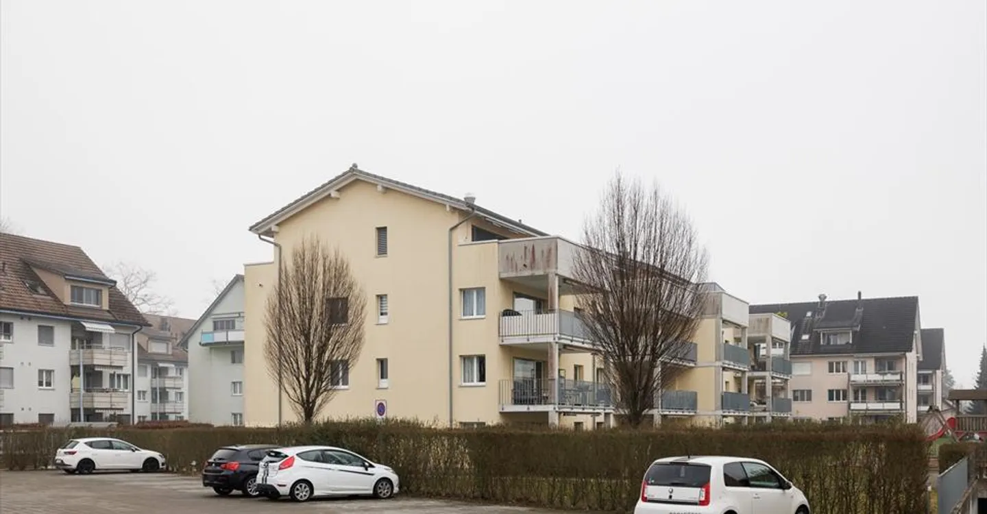 Bedeckter Motorradparkplatz - Foto 1 von 1