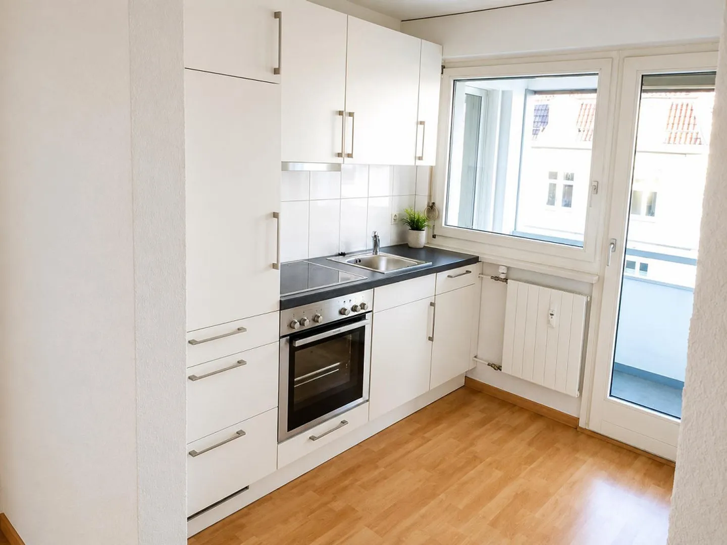 Helle 2-Zimmer-Wohnung mit Balkon - Foto 2 von 9