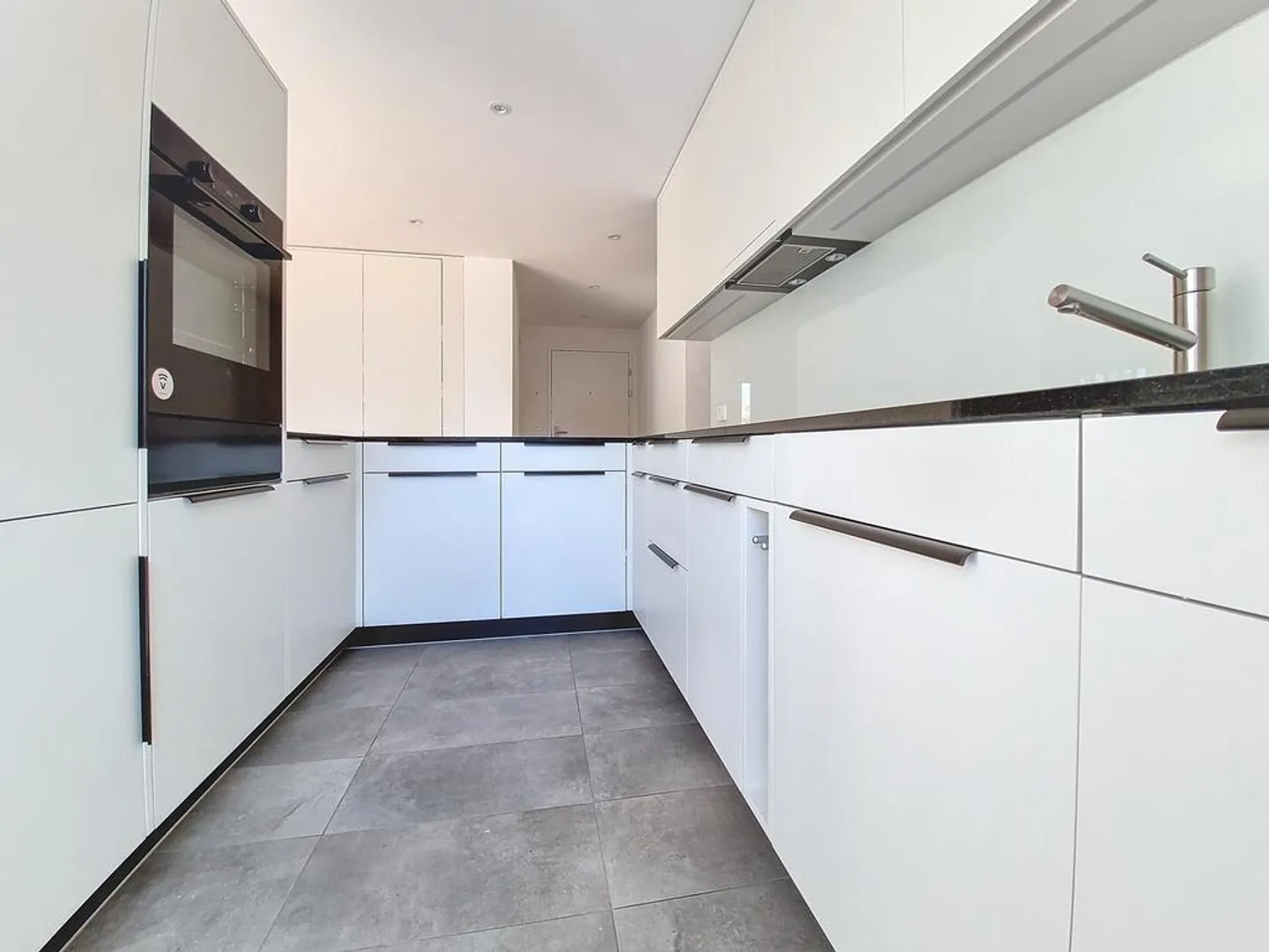 Moderno appartamento di 3,5 stanze al confine della foresta - Foto 3 di 9