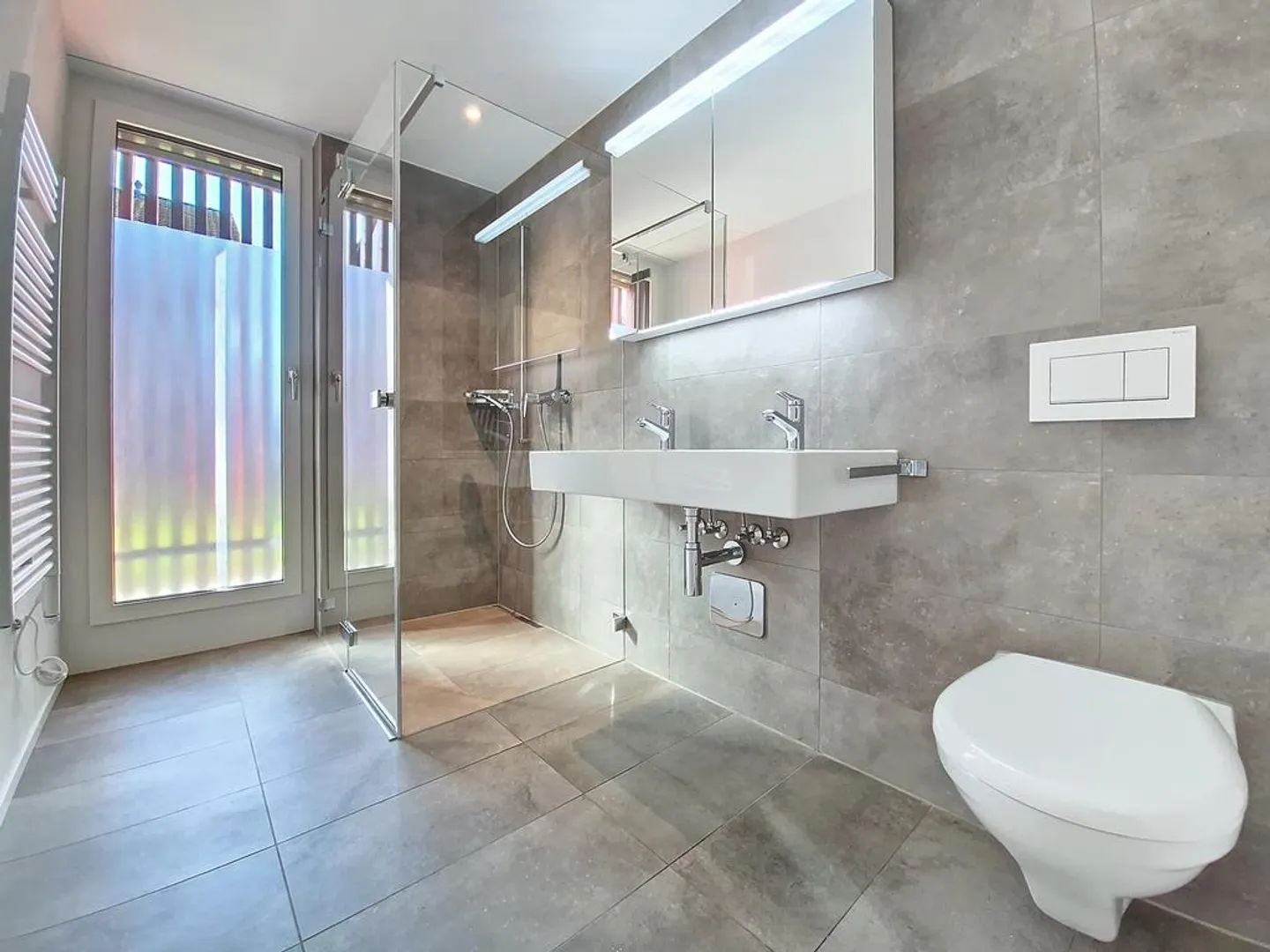 Moderno appartamento di 3,5 stanze al confine della foresta - Foto 5 di 9