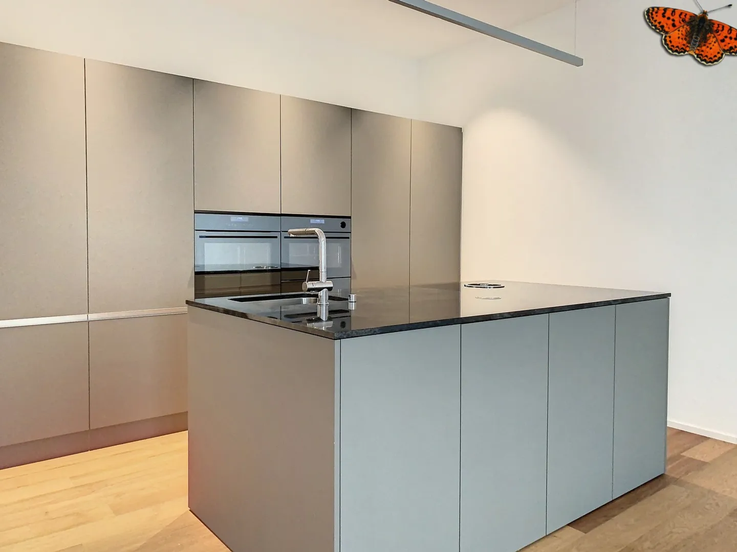 SPACIOUS 5-ROOM APARTMENT - Heart of the city - Photo 1 of 15