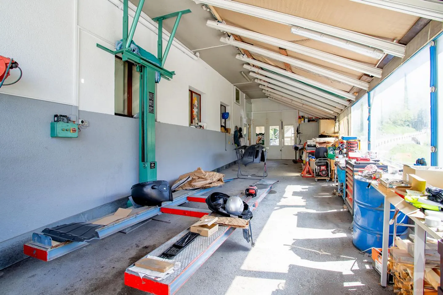 Opportunity: large workshop of 137 m² with second building, 98 m² - Photo 5 of 11