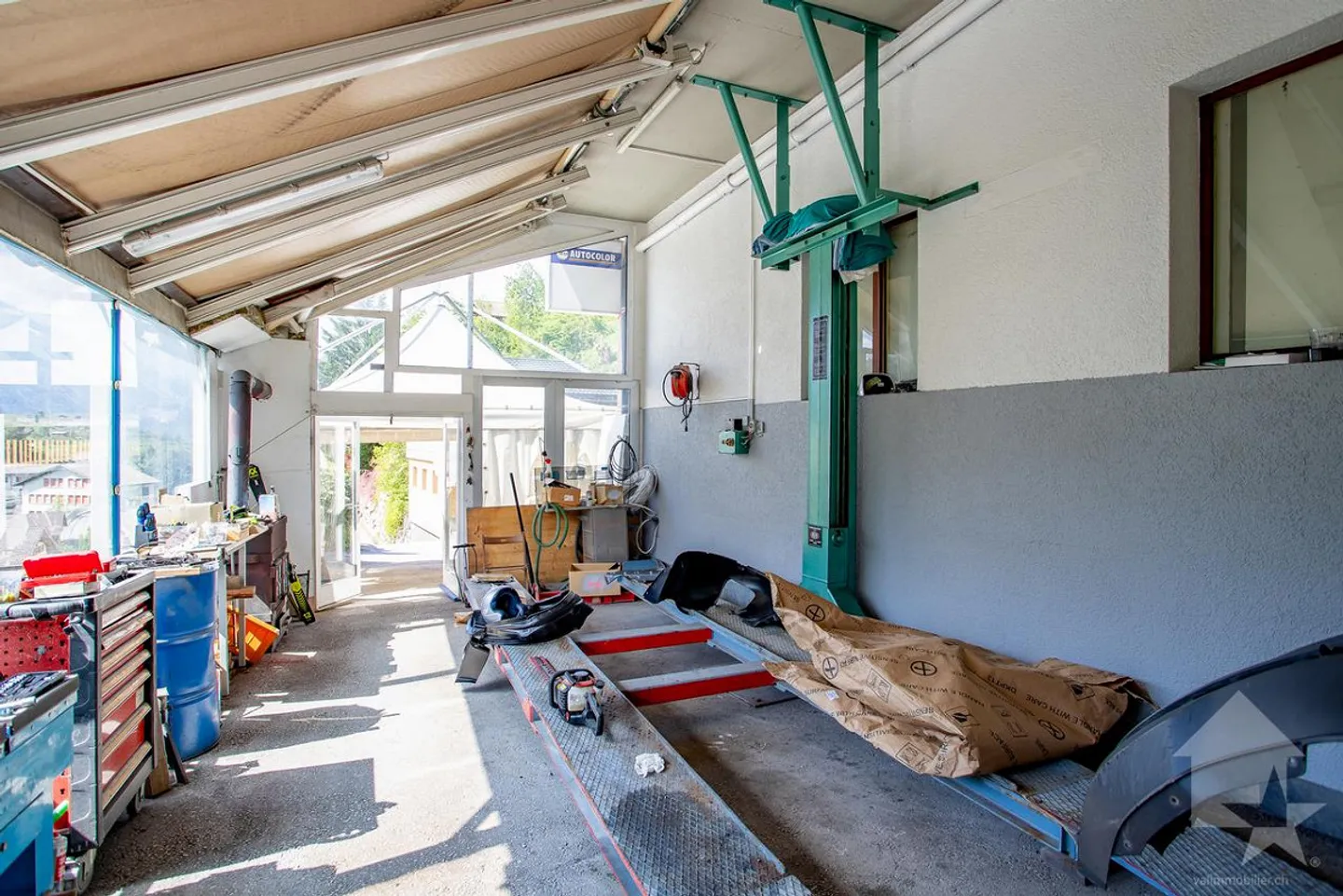 Opportunity: large workshop of 137 m² with second building, 98 m² - Photo 6 of 11