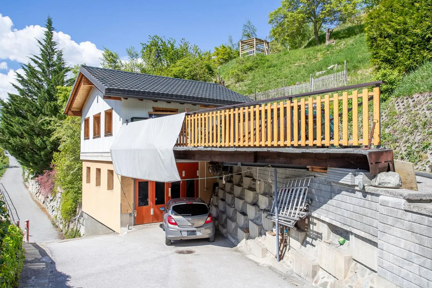 Opportunity: large workshop of 137 m² with second building, 98 m² - Photo 3 of 11