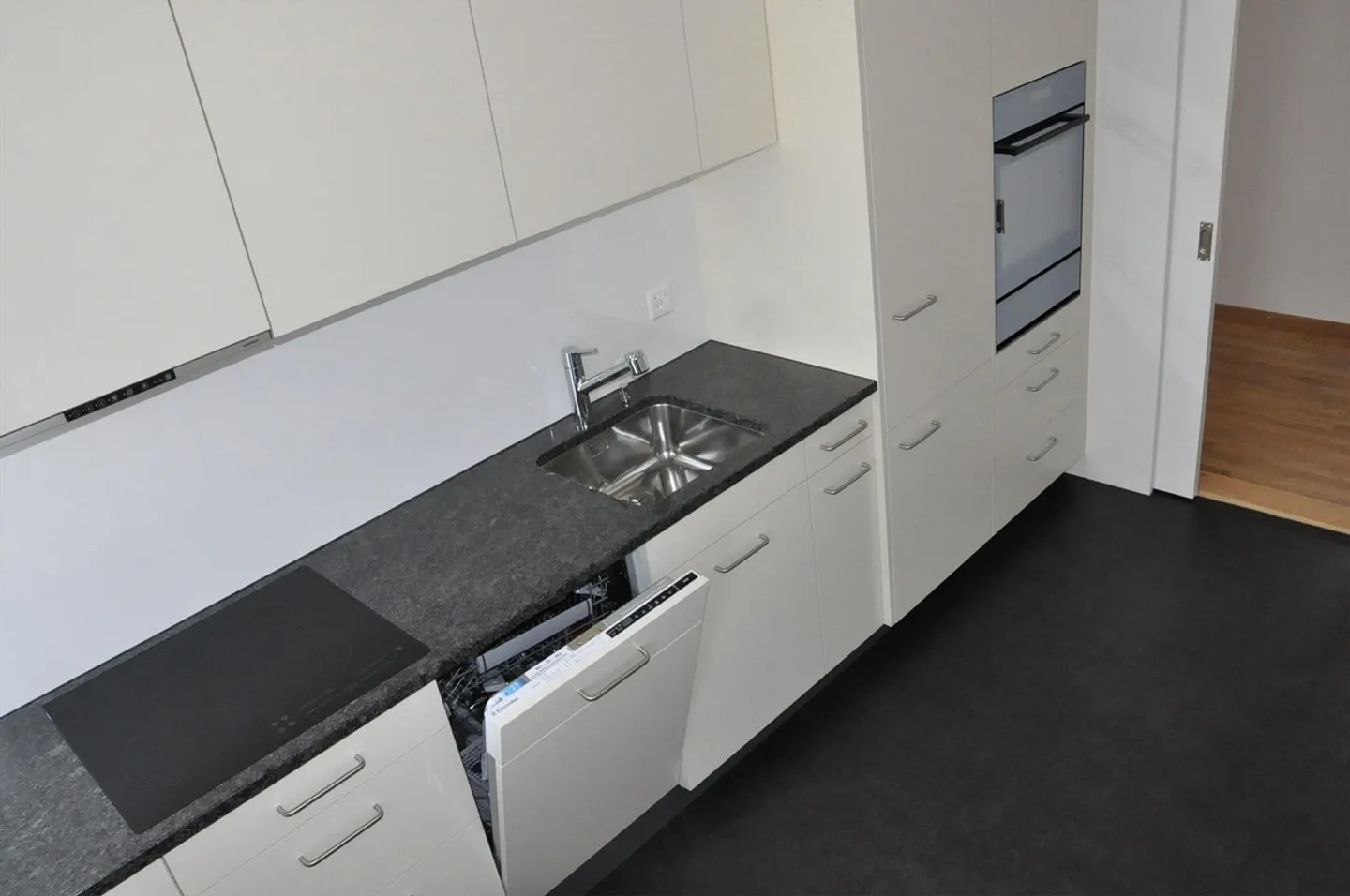 attraktive 4 Zimmer-Dach-Wohnung an zentraler Lage... - Foto 4 von 14