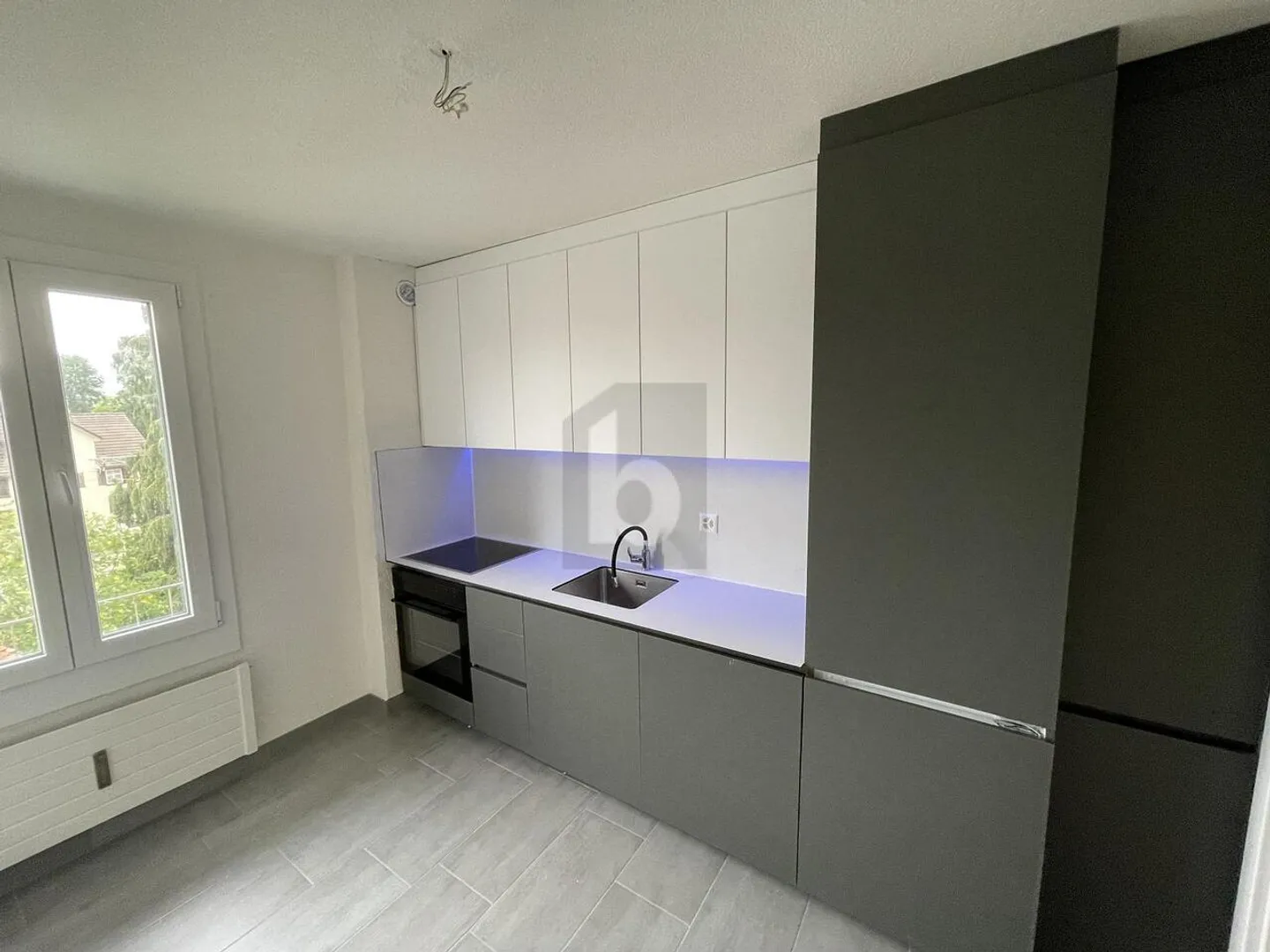 RISTRUTTURATO CON CUCINA MODERNA - Foto 3 di 6