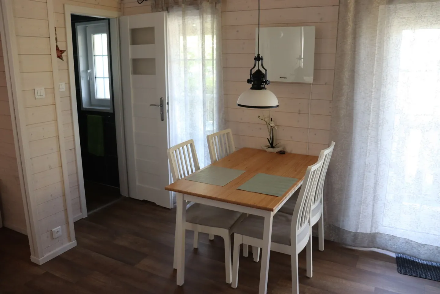 Casa da campeggio 3,5 stanze a Sugiez - nuova e lussuosa - Foto 4 di 10