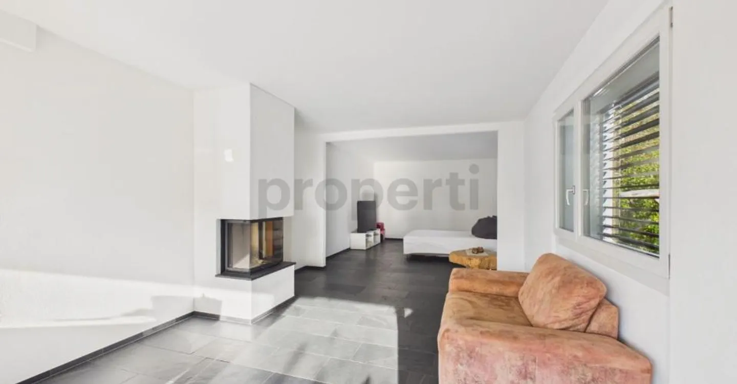 Quiet 4.5-room single-family house with spacious garden and expansion potential - Photo 2 of 11