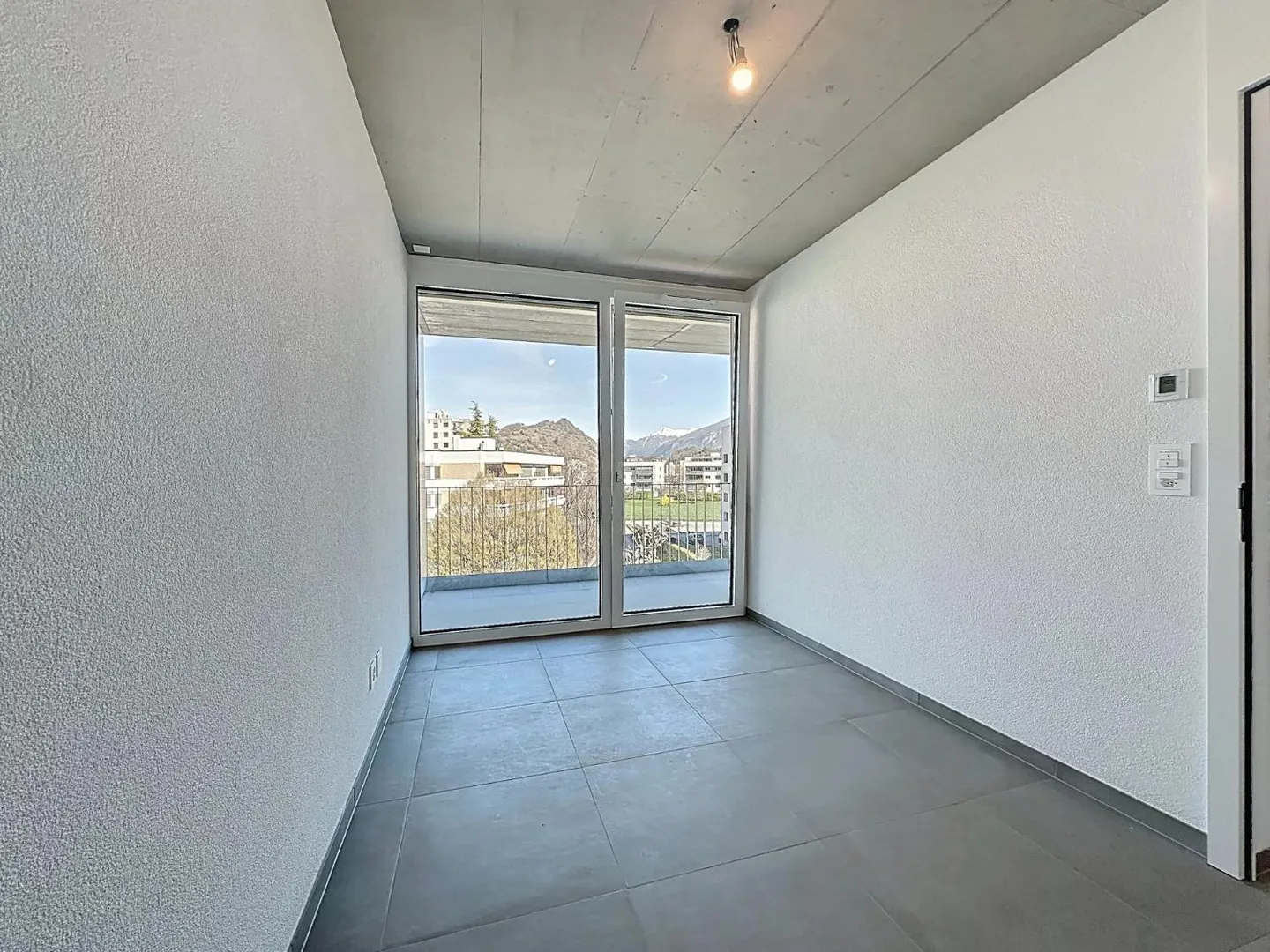 Attique lumineux avec vaste balcon - Photo 8 sur 12