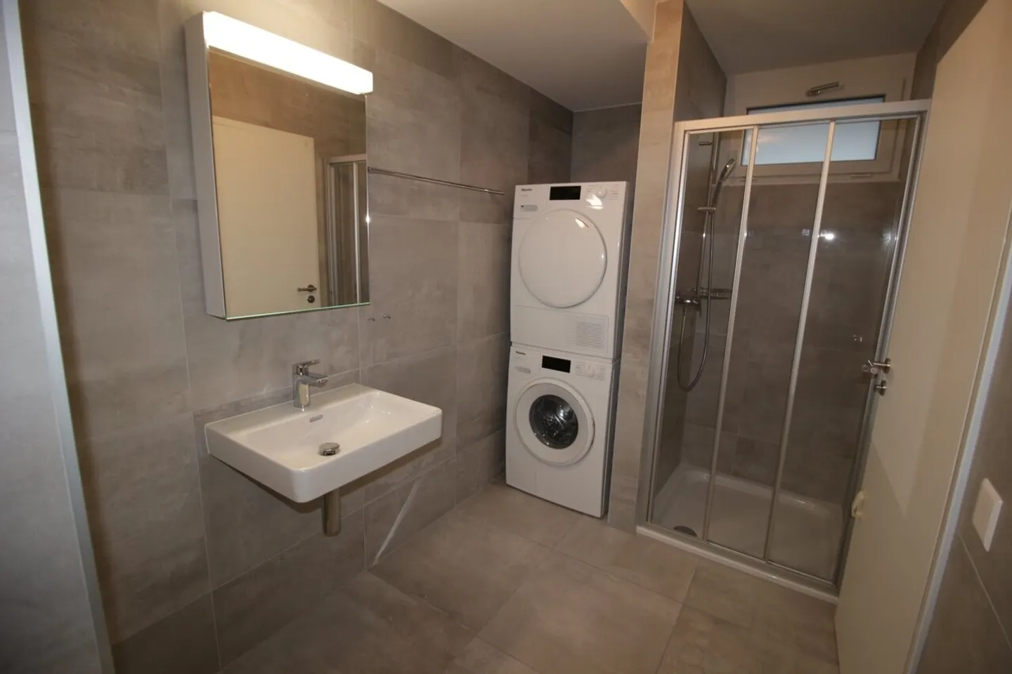 Zeitgemäße Wohnung mit Terrasse - Foto 4 von 12