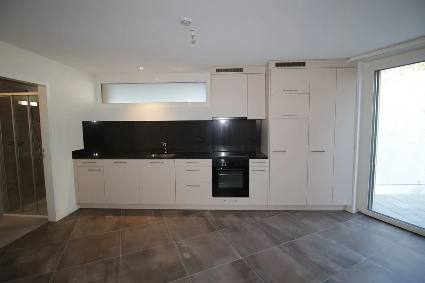 Zeitgemäße Wohnung mit Terrasse - Foto 6 von 12