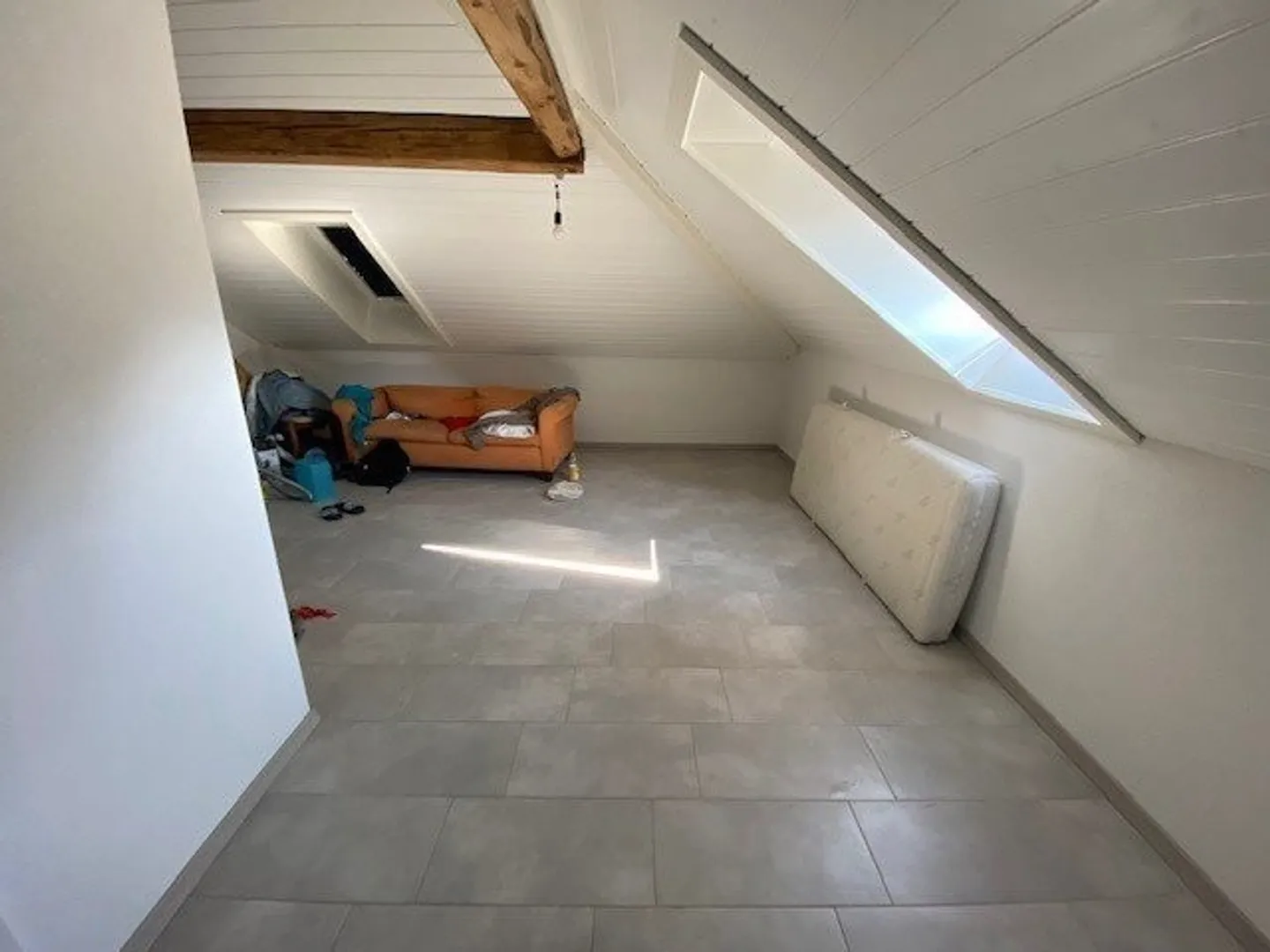 Studio spacieux avec mezzanine - Photo 1 sur 2