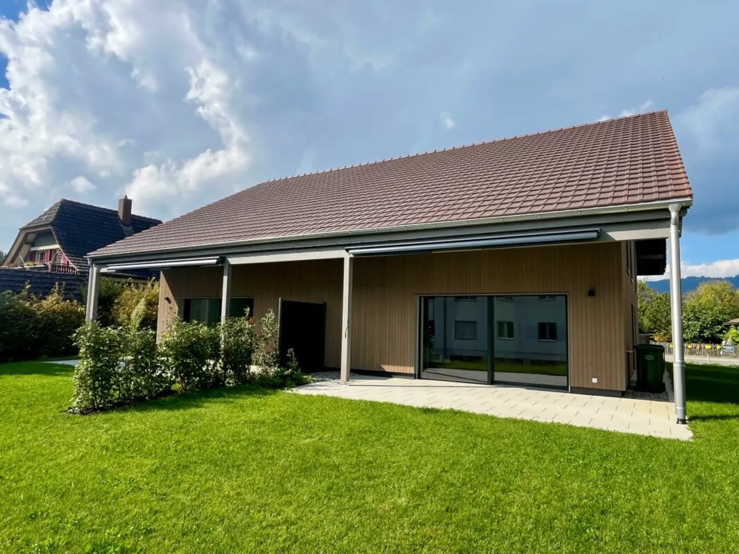 Topmoderne 5,5-Zimmer-Doppel-Einfamilienhäuser in Schwadernau BE - Foto 1 von 18