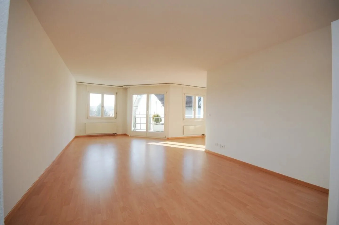 Charmant appartement 2.5 pièces - Photo 2 sur 7