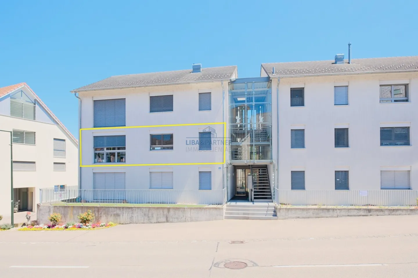 Grosszügige, moderne 3.5-Z'Wohnung mit Balkon und Hobbyraum in Aesch - Foto 11 von 11