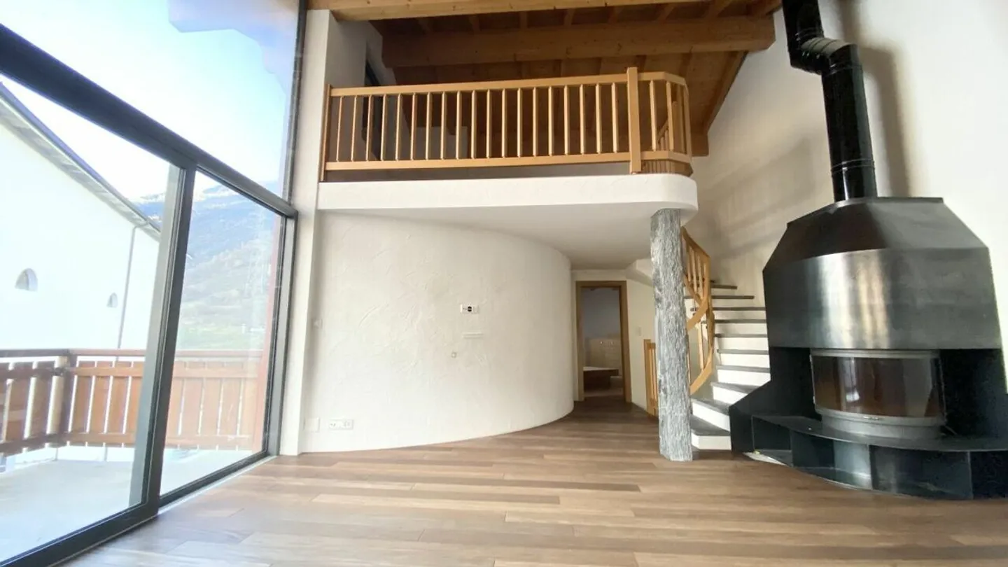 In vendita nel centro del villaggio - Villa con piscina interna - Foto 6 di 12