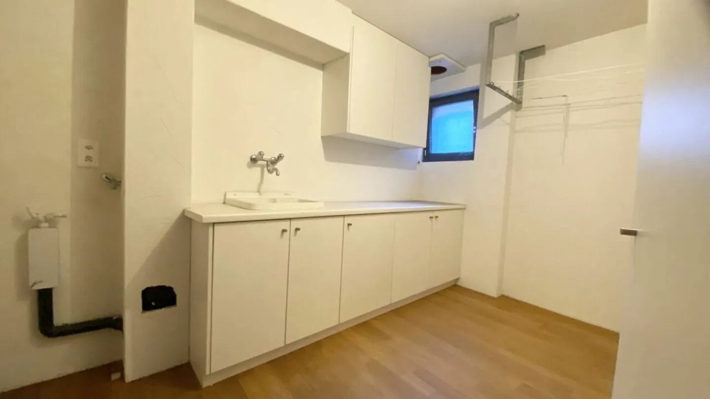 In vendita nel centro del villaggio - Villa con piscina interna - Foto 10 di 12