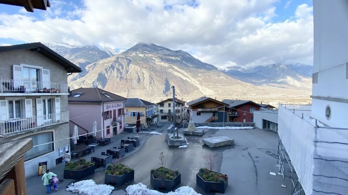 In vendita nel centro del villaggio - Villa con piscina interna - Foto 11 di 12