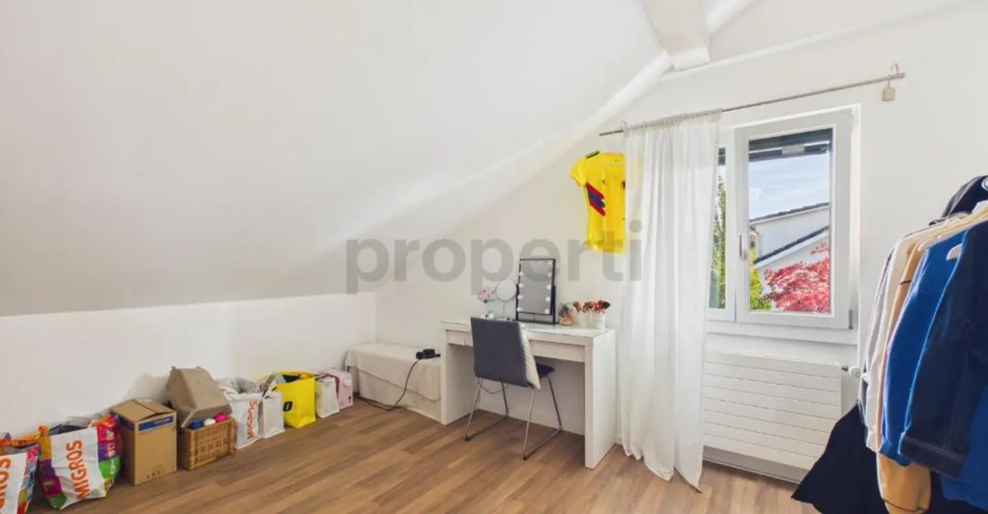 Quiet 4.5-room single-family house with spacious garden and expansion potential - Photo 7 of 11