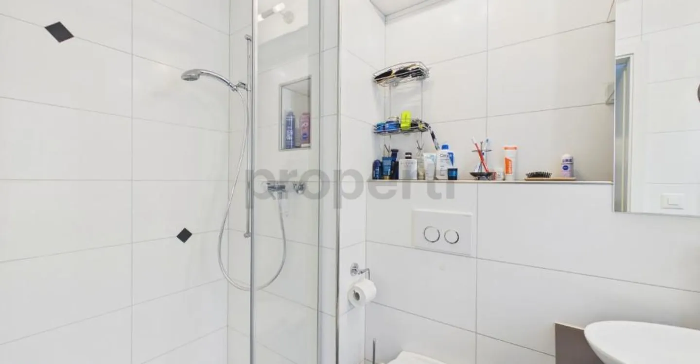 Quiet 4.5-room single-family house with spacious garden and expansion potential - Photo 9 of 11