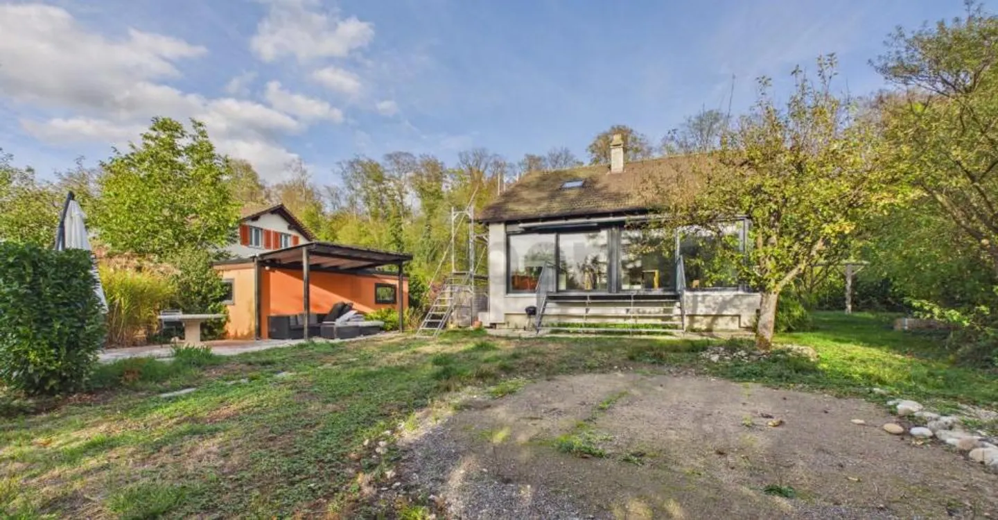 Quiet 4.5-room single-family house with spacious garden and expansion potential - Photo 10 of 11