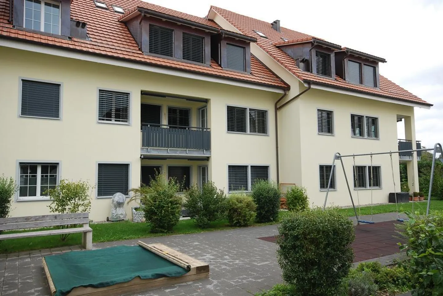 Appartement moderne dans un emplacement calme - Photo 1 sur 7