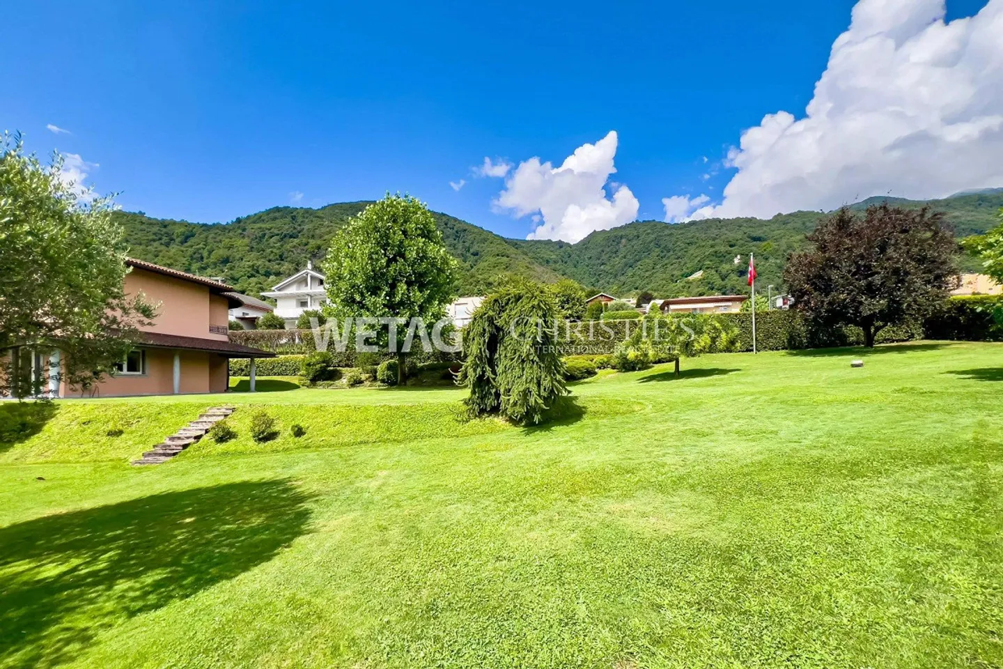 In vendita a Lugano-Manno elegante villa con piscina, grande giardino... - Foto 6 di 13