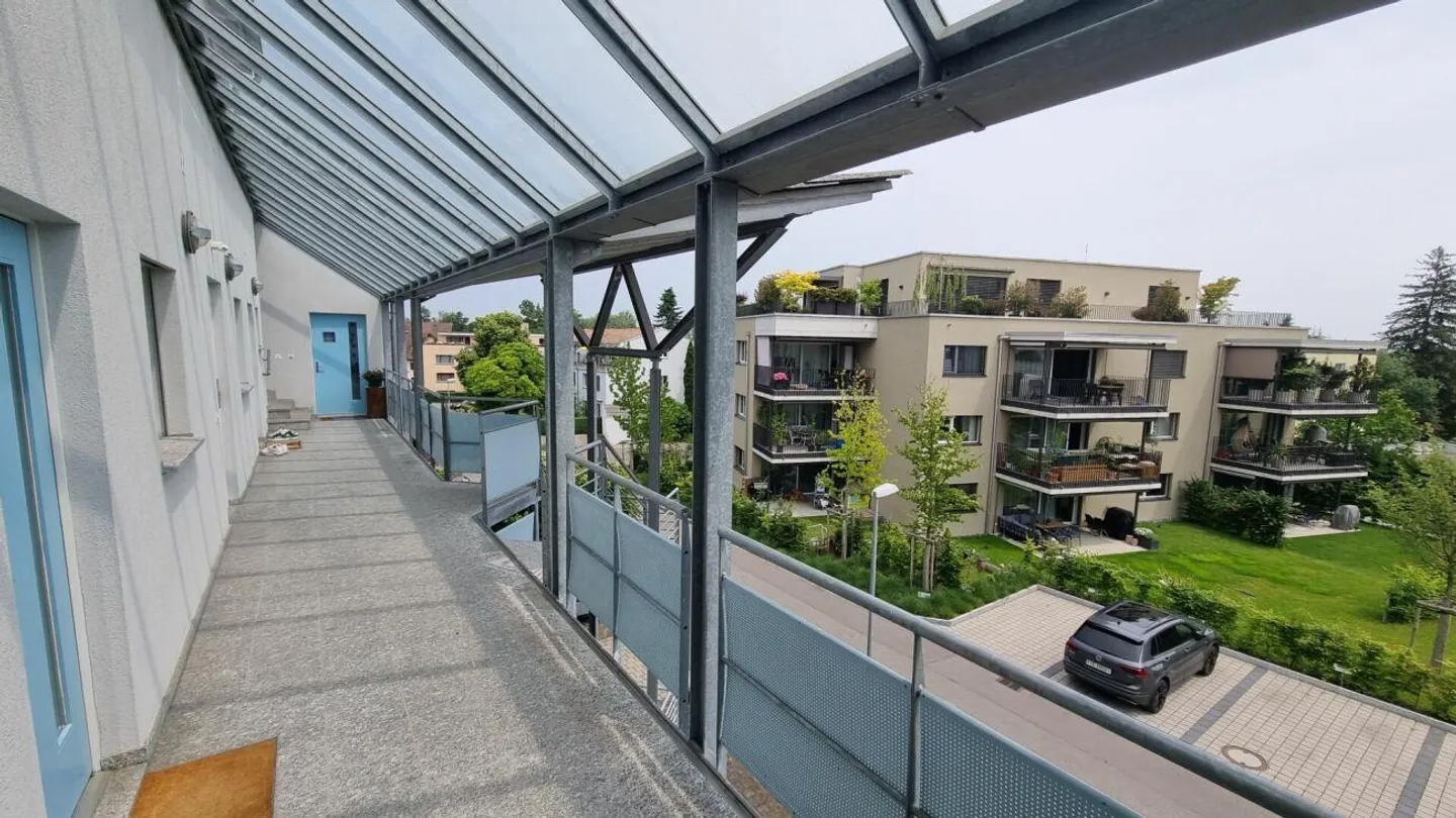 Dachwohnung mit Stil - Foto 8 von 9
