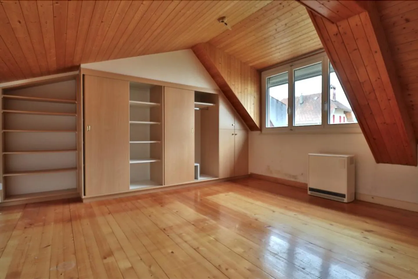 Charming house in the city center to renovate - Photo 1 of 13