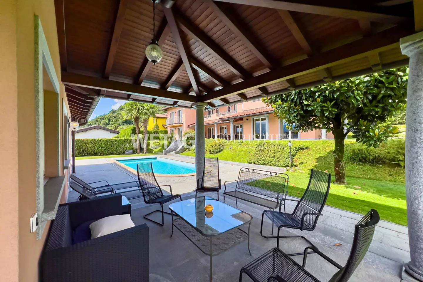 In vendita a Lugano-Manno elegante villa con piscina, grande giardino... - Foto 12 di 13