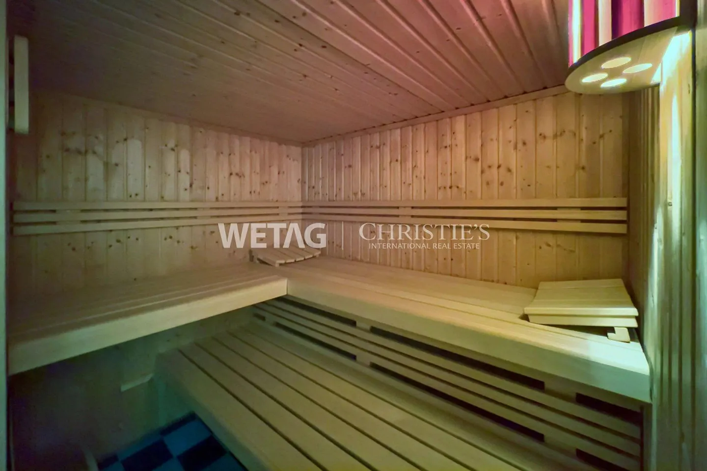 In vendita a Lugano-Manno elegante villa con piscina, grande giardino... - Foto 13 di 13