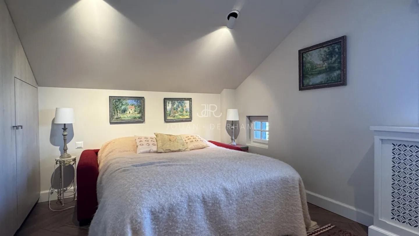 Charming Swiss Chalet Retreat - Photo 4 of 17