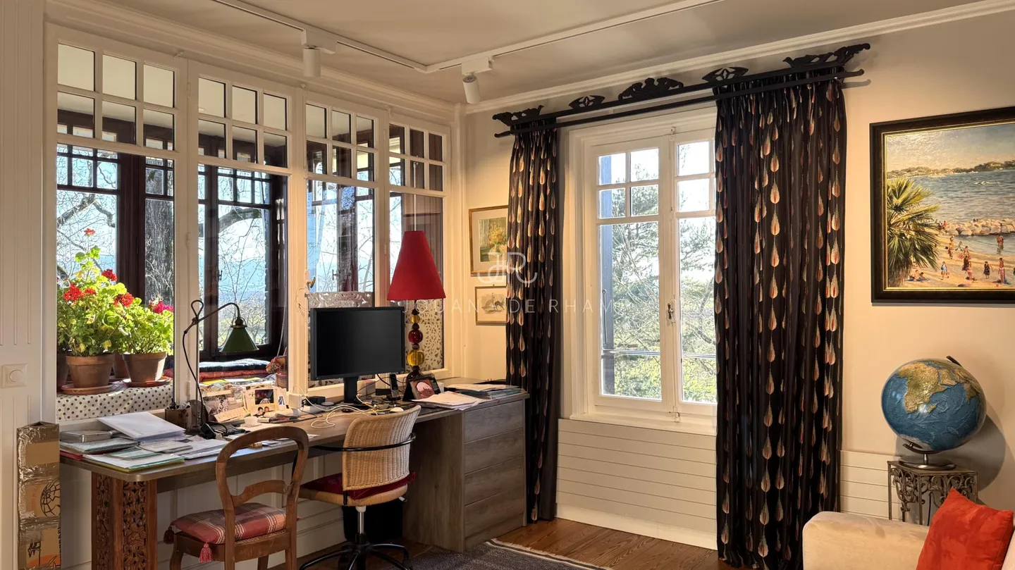 Charming Swiss Chalet Retreat - Photo 8 of 17