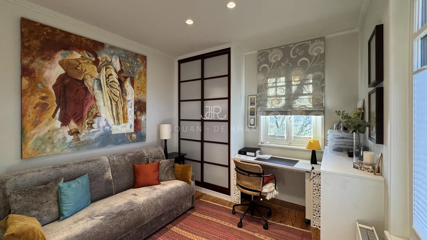 Charming Swiss Chalet Retreat - Photo 10 of 17