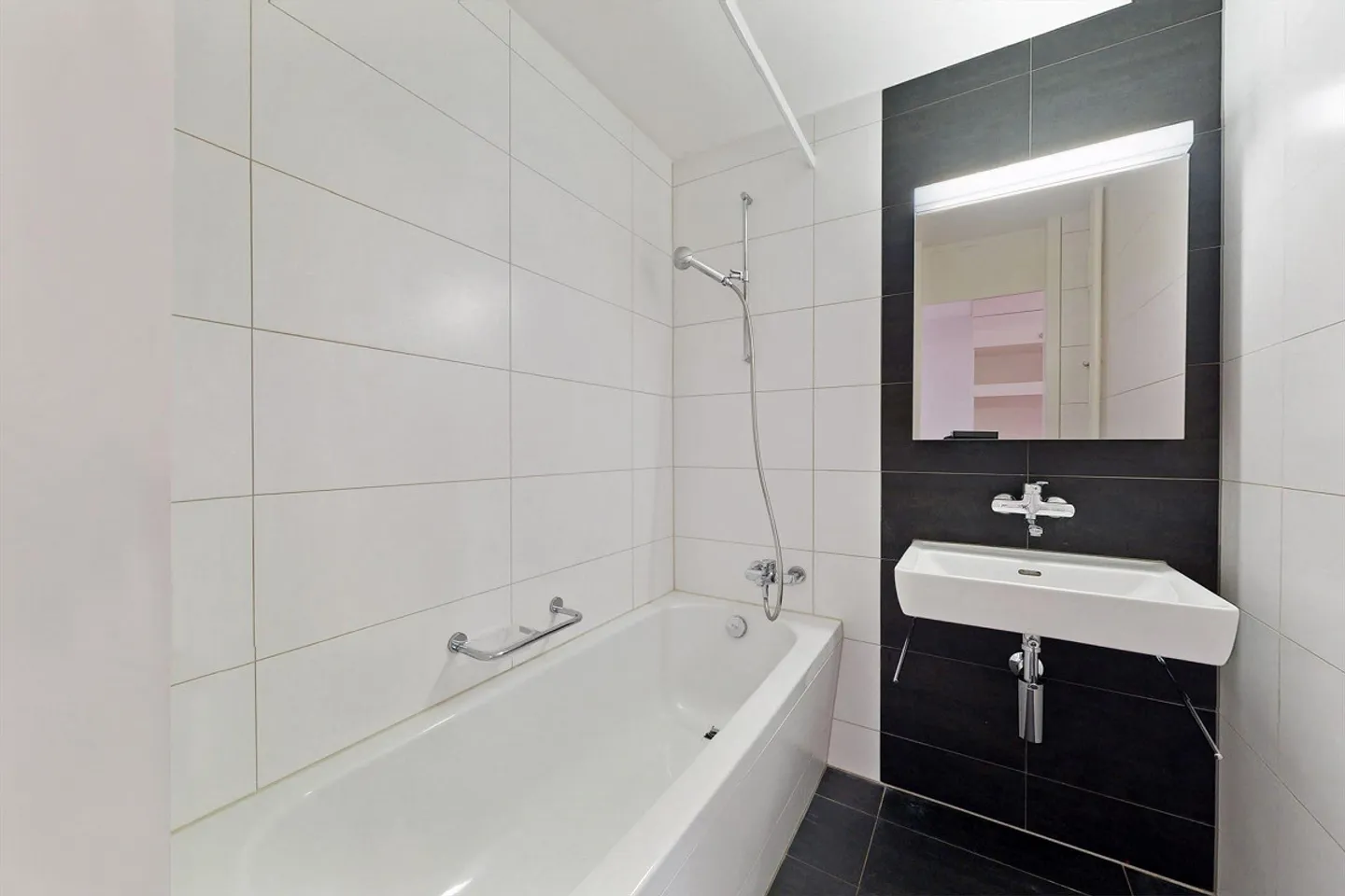 The perfect single apartment! - Photo 5 of 6