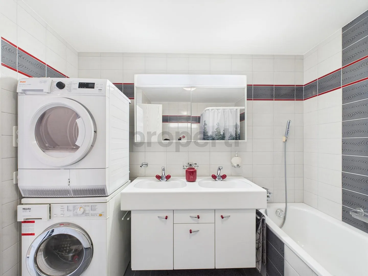 Une maison qui convainc – 4,5 pièces avec une nouvelle cuisine - Photo 9 sur 15
