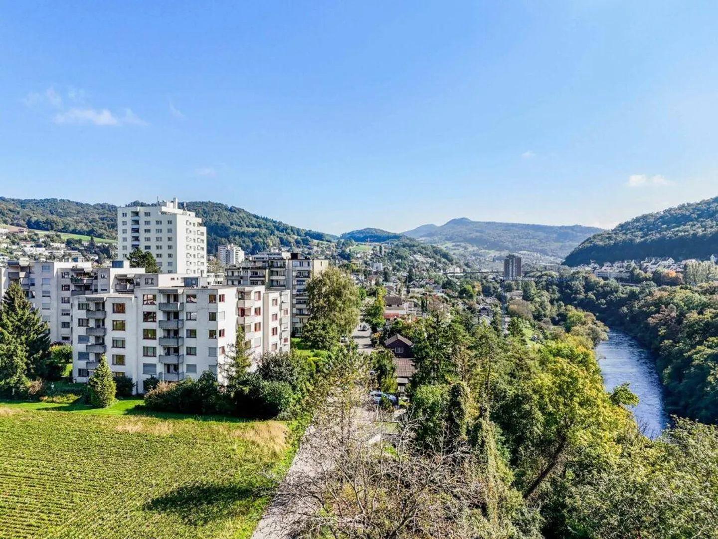 Top Floor Apartment with Limmat View. After Replacement Kitchen + Bathroom (plus CHF 35,000.00) as good as new. - Photo 1 of 11