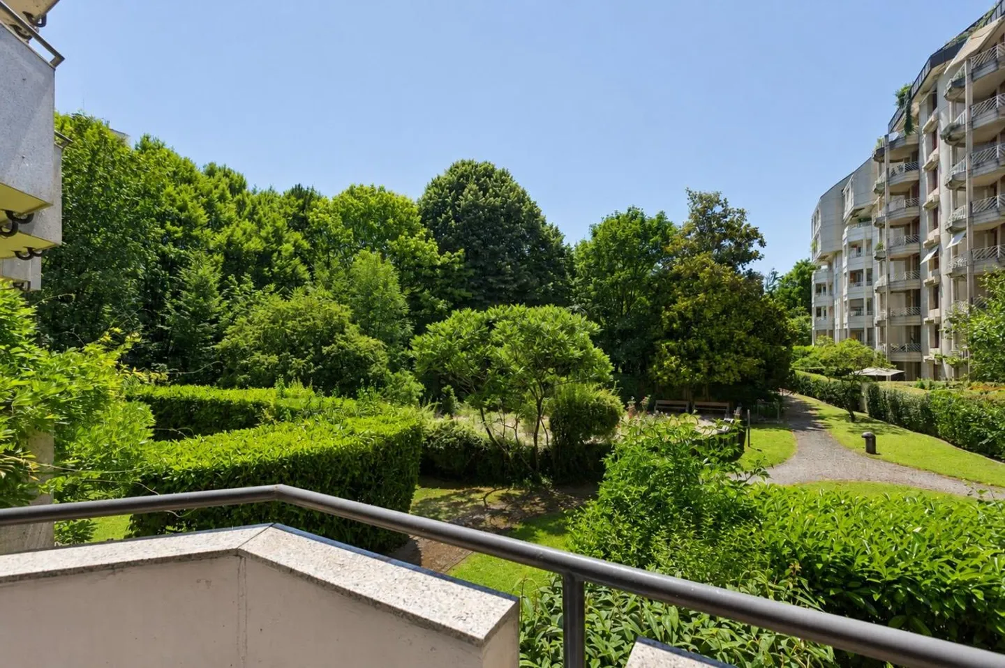 Address with preferential right in the heart of Champel - Photo 1 of 13