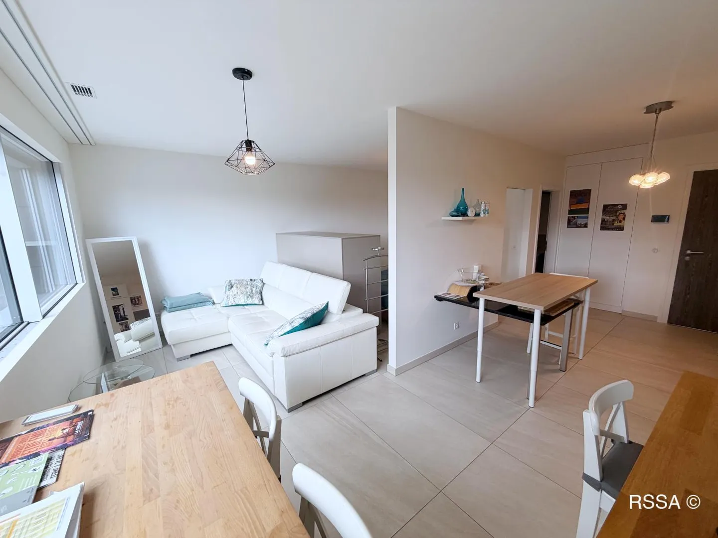 Luxury Studio in Central Location - Photo 2 of 10