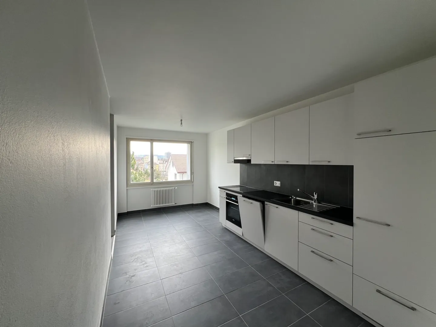 3.5 Room Apartment - Photo 2 of 7