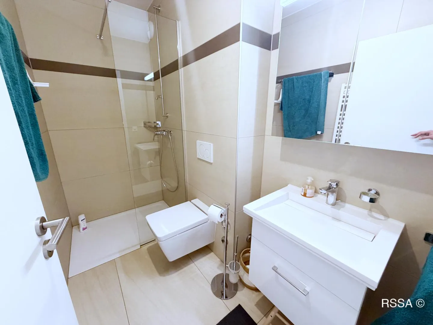 Luxury Studio in Central Location - Photo 6 of 10