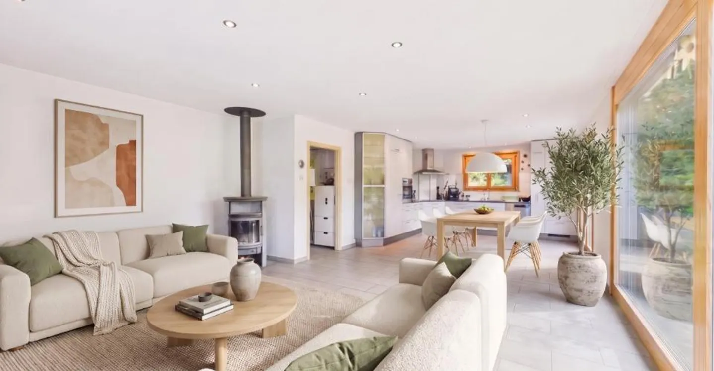 Spacious Layout, Idyllic Balcony & Newly Renovated in 2024! - Photo 4 of 12