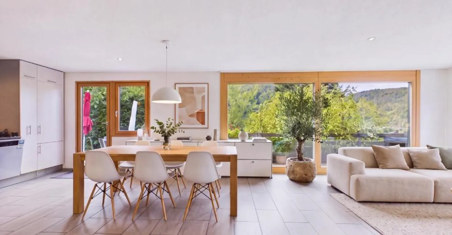 Spacious Layout, Idyllic Balcony & Newly Renovated in 2024! - Photo 5 of 12