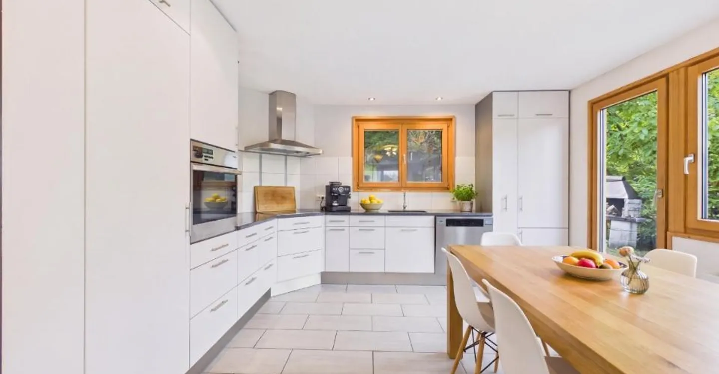 Spacious Layout, Idyllic Balcony & Newly Renovated in 2024! - Photo 6 of 12